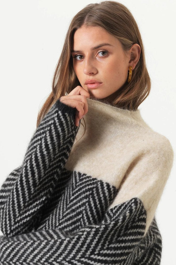Women's Oversized Herringbone Turtleneck Jumper Colour Block Knit