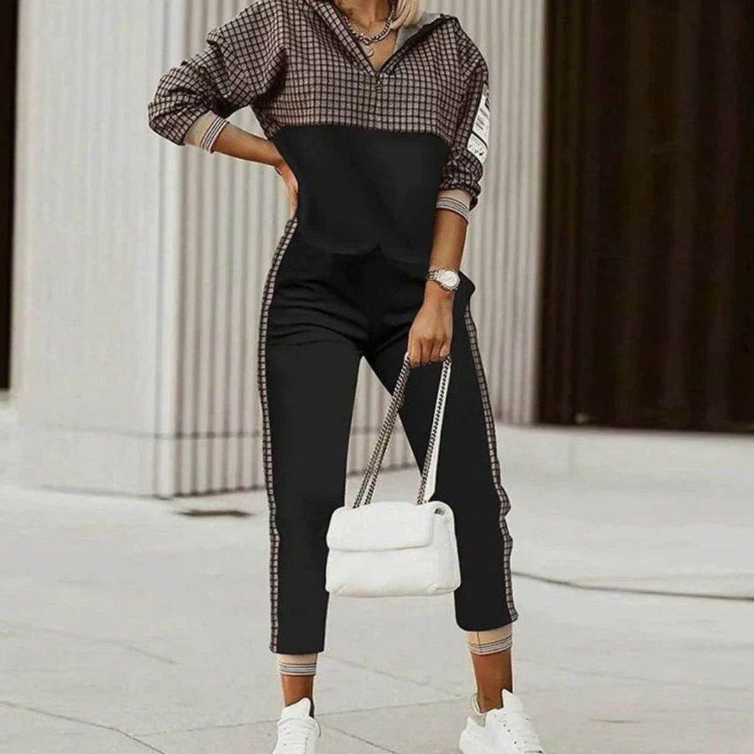 Women's Relaxed Fit Quarter-Zip Printed Jogger Tracksuit Set - Black