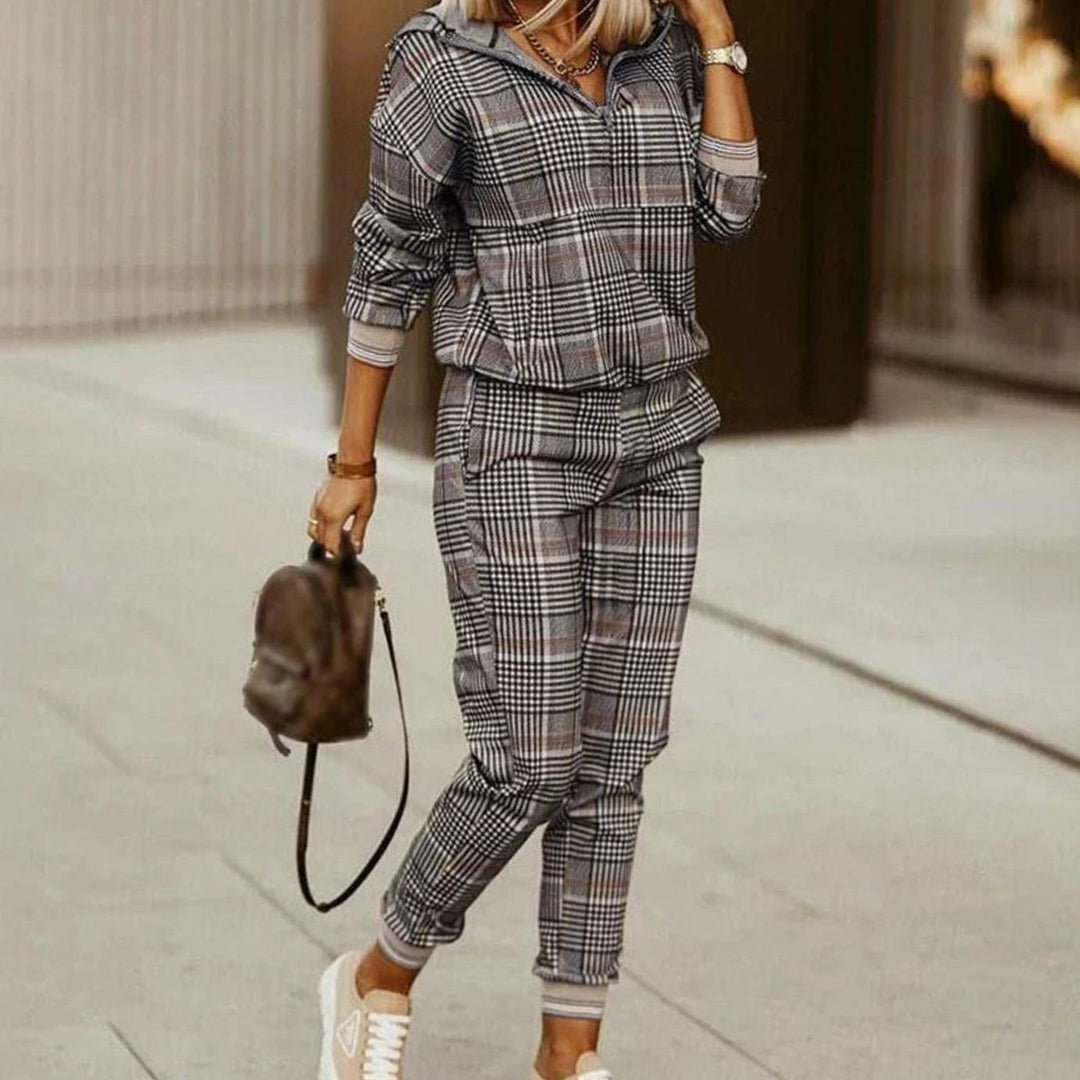Women's Relaxed Fit Quarter-Zip Printed Jogger Tracksuit Set - Dark Grey