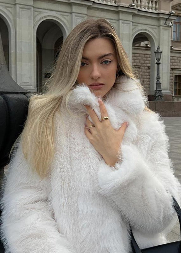 Women's Short Fluffy Faux Fur Coat Relaxed Winter Jacket