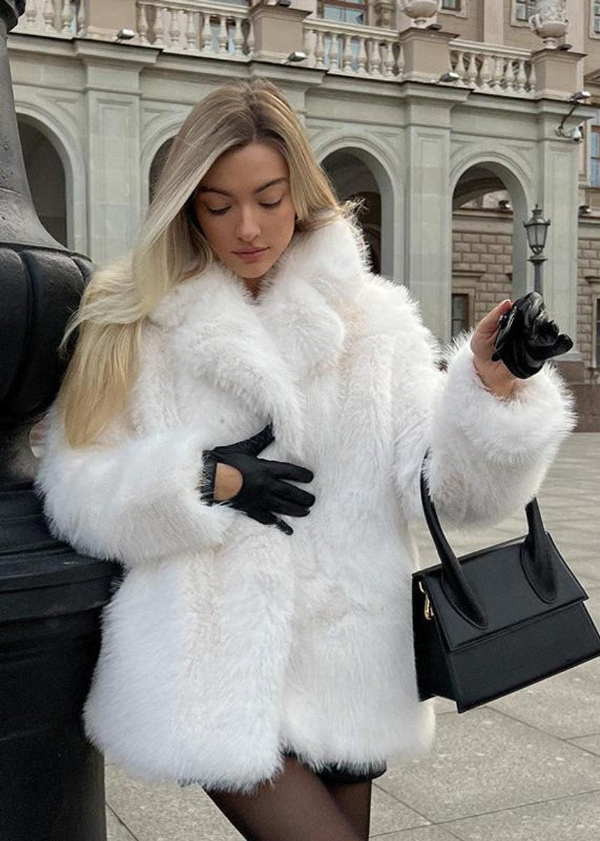 Women's Short Fluffy Faux Fur Coat Relaxed Winter Jacket